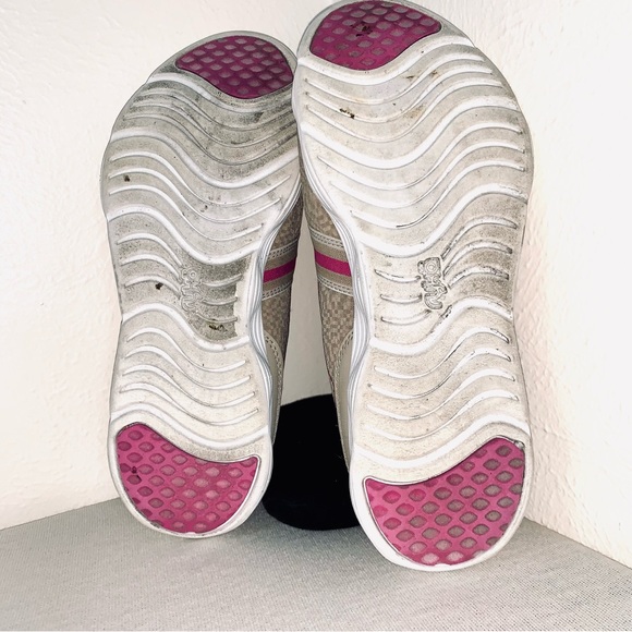 Ryka Women's 9 Slip On - Picture 6 of 10